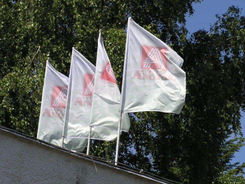vlajky, zástavy s firemným logom